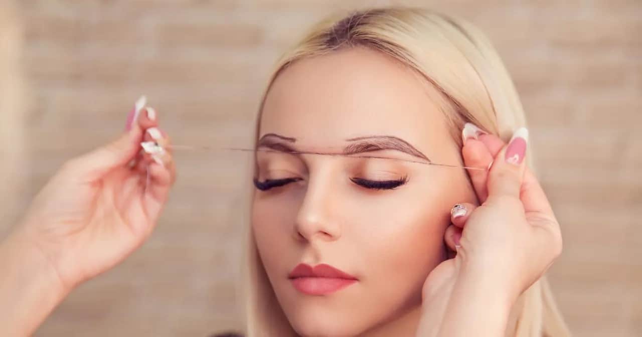 Ile trwa makijaż permanentny brwi? Sekrety długiego efektu.