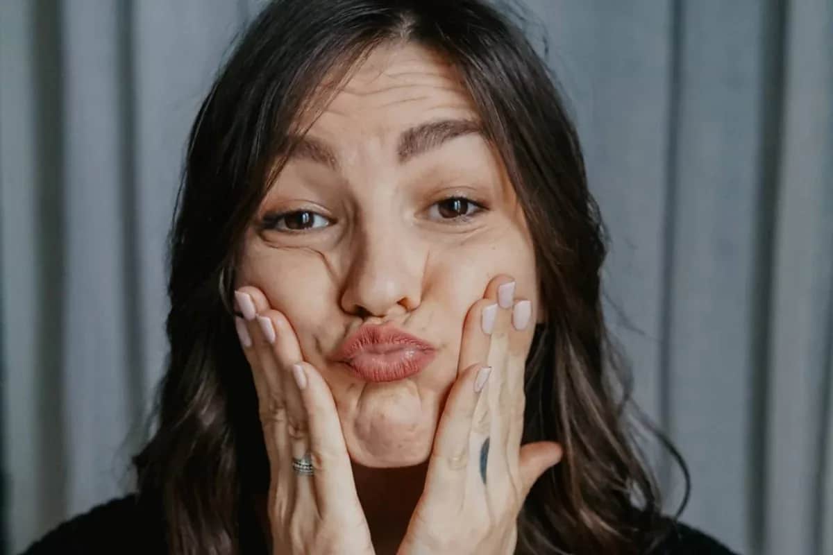 Farba na twarzy? Zmyj ją bezpiecznie! Domowe triki i pro metody.