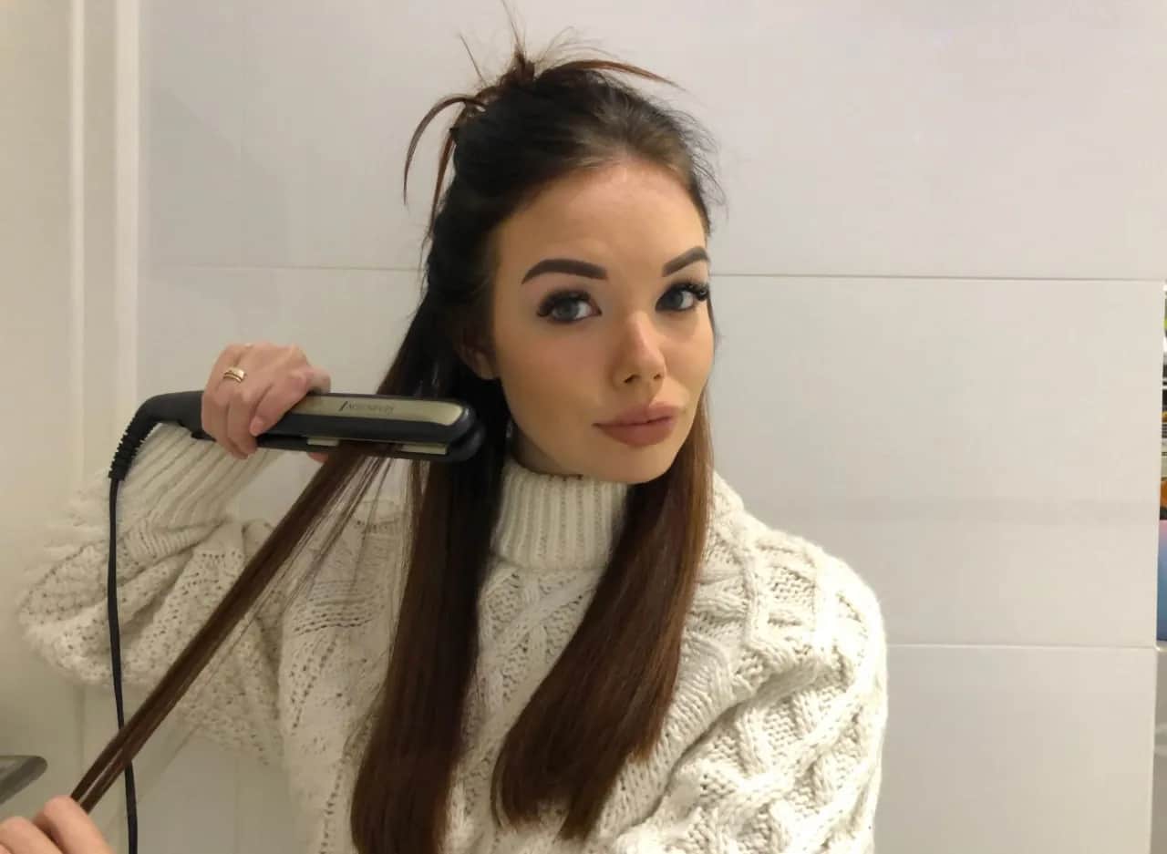 Jak kręcić loki prostownicą? Odkryj sekrety trwałej fryzury!