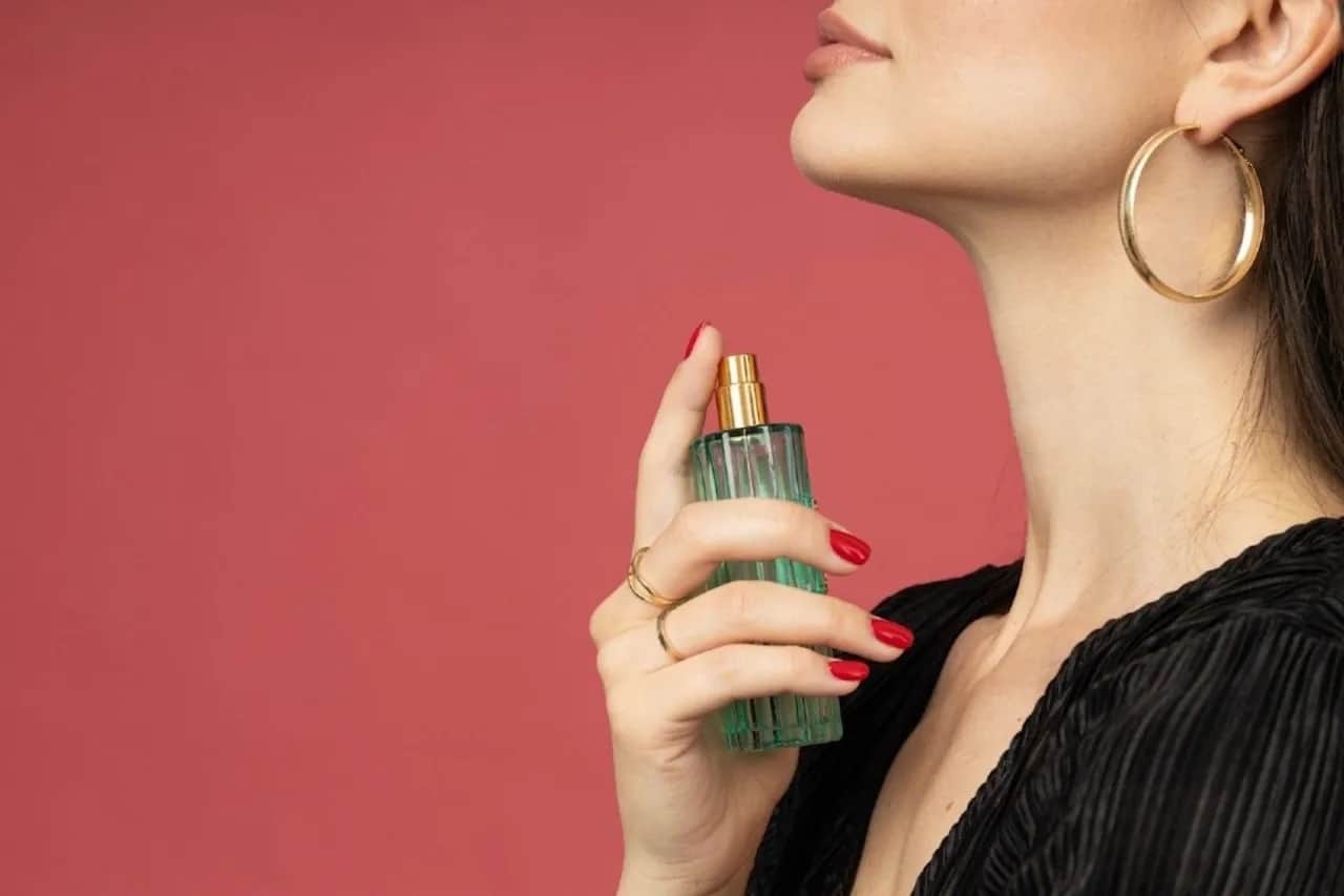 Gdzie psikać perfumy męskie? Sekrety trwałości i unikania błędów.