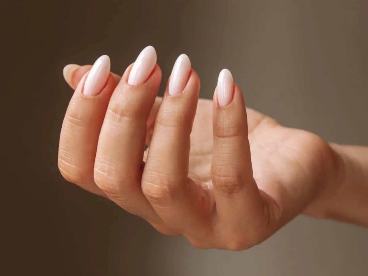 Jak szybko rosną paznokcie? Średnie tempo i co je przyspiesza