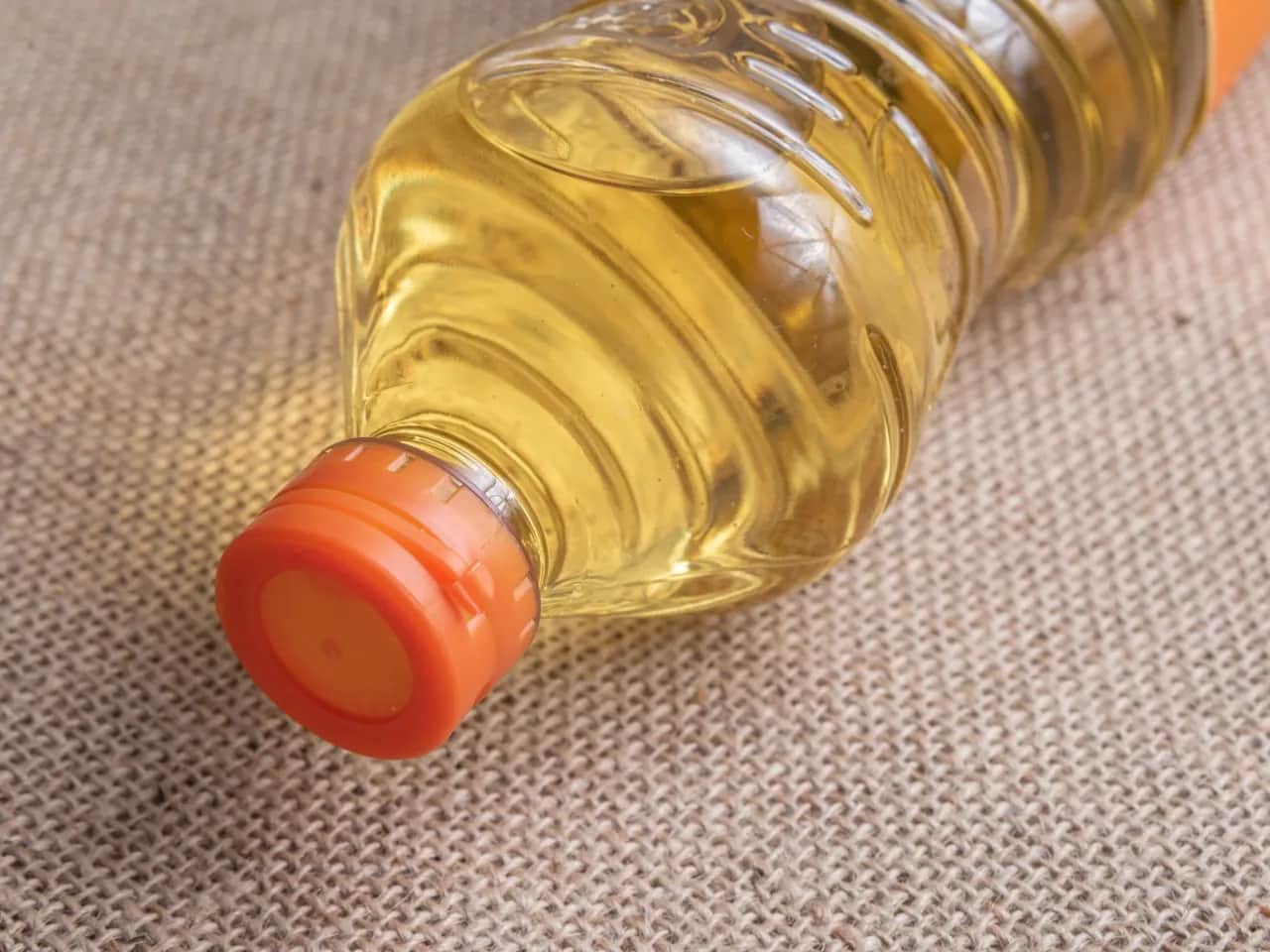 Jak wyrzucić butelkę po perfumach? Kompletny przewodnik segregacji.